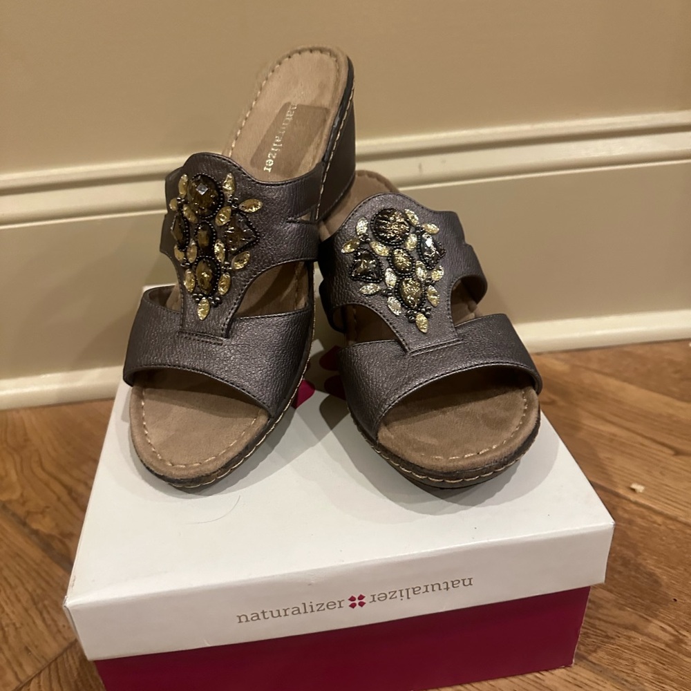 New w/o tags Naturalizer Sandal size 9